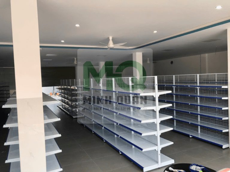 kệ siêu thị mini nên chọn loại nào