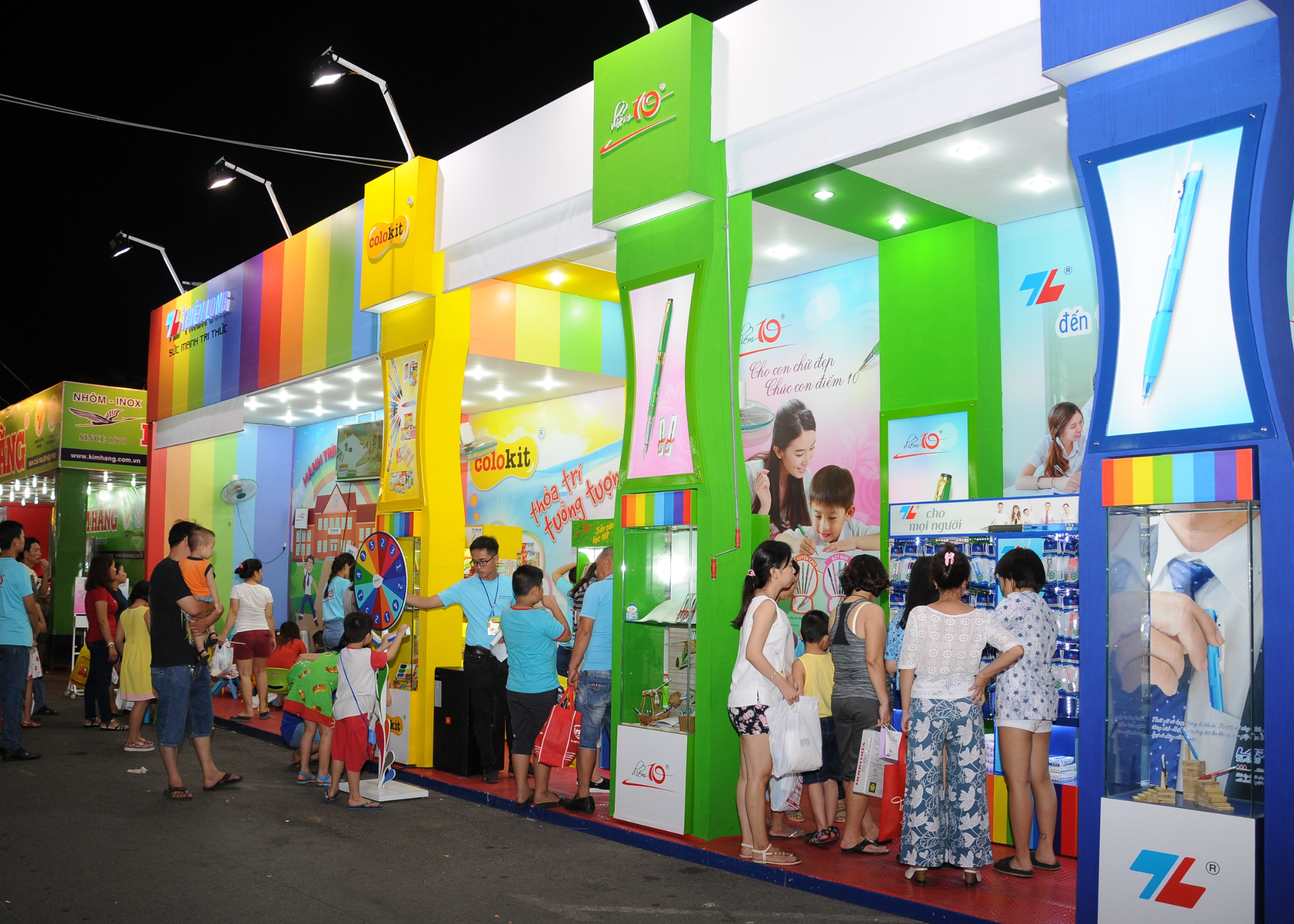 Dự án lắp đặt kệ quảng cáo tập đoàn Thiên Long