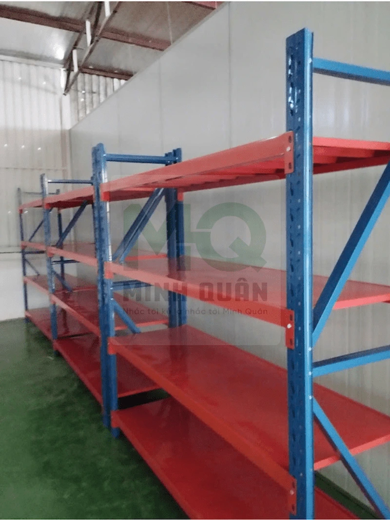 Làm kệ trưng bày hàng hóa trong các cửa hàng vật tư, xây dựng,..